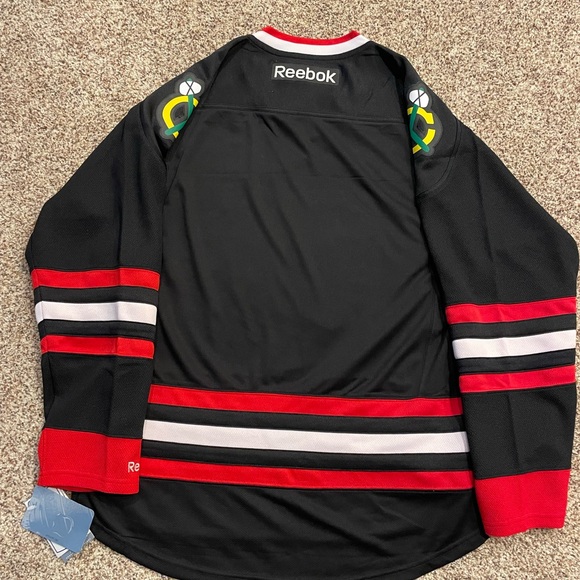 Chicago Blackhawks Alternate Jersey - Picture 3 of 3